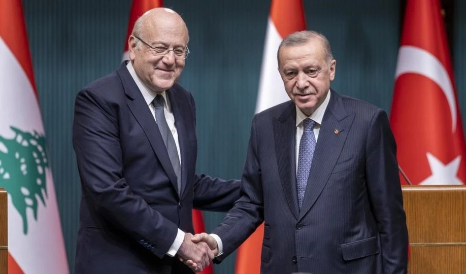 Erdogan recibe al premier libanés Najib Mikati.