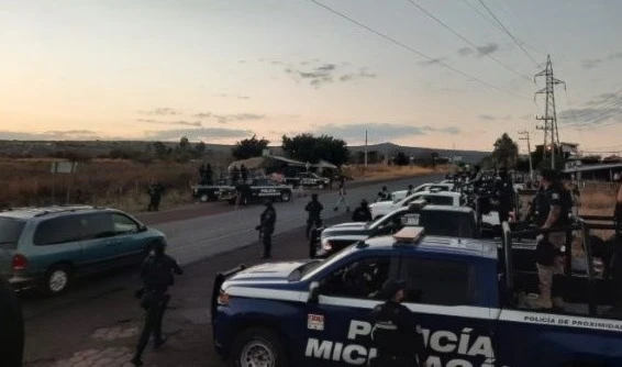 La Secretaría de Seguridad Pública de Michoacán desplegó un operativo con el Ejército y la Guardia Nacional tras los disparos. La Secretaría de Seguridad Pública de Michoacán desplegó un operativo con el Ejército y la Guardia Nacional tras los disparos.