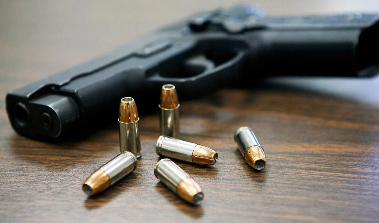 Biden se enfrenta al aumento de la violencia con armas de fuego. Biden se enfrenta al aumento de la violencia con armas de fuego.