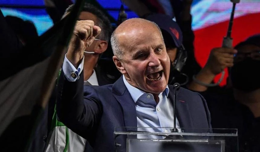 Expresidente Figueres lidera primera vuelta de elecciones en Costa Rica.