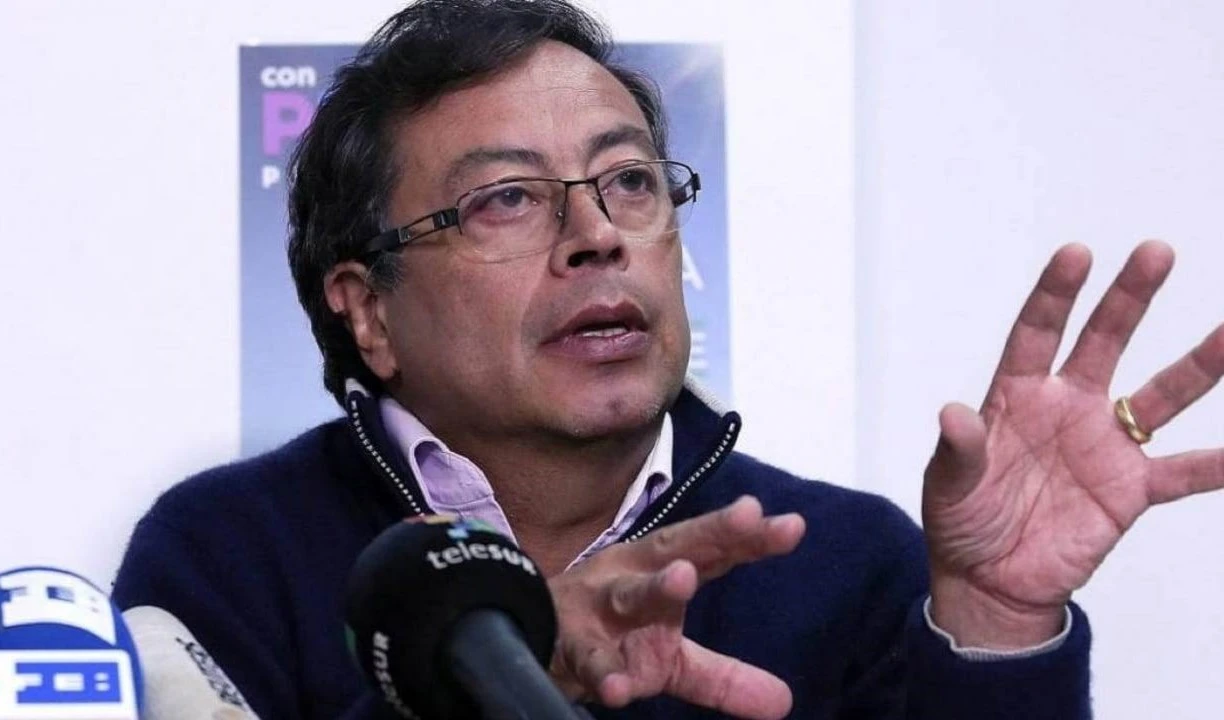 Gustavo Petro encabeza la última encuesta para las presidenciales en Colombia