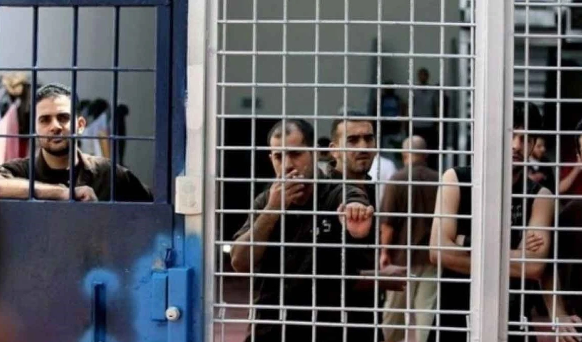 Alrededor de 500 prisioneros administrativos palestinos continúan boicoteando los tribunales de ocupación. Alrededor de 500 prisioneros administrativos palestinos continúan boicoteando los tribunales de ocupación.