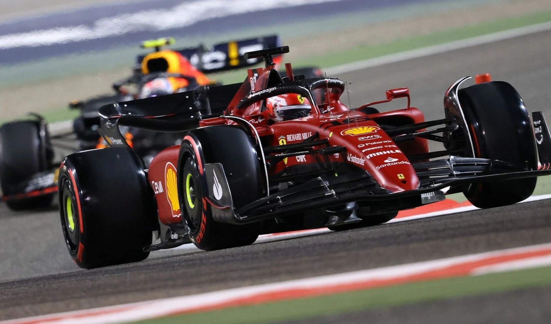 Libres 2: Verstappen contra Ferrari