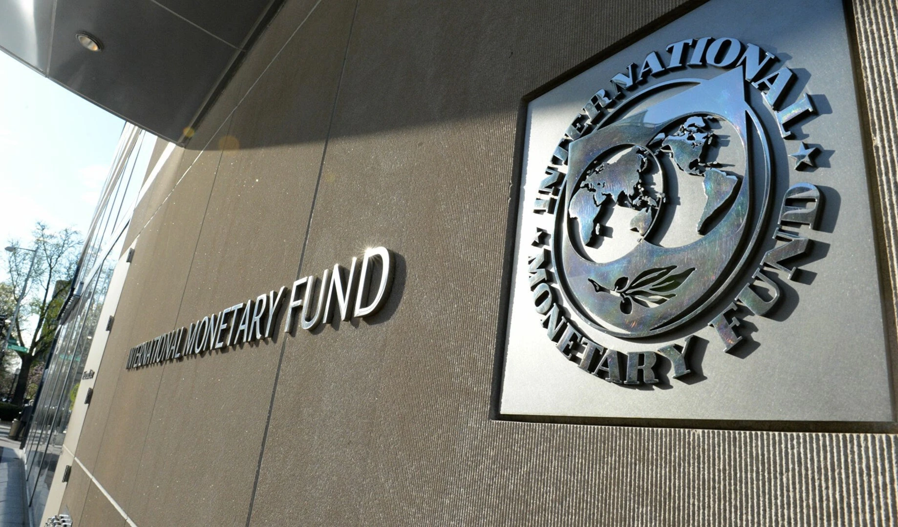 FMI extiende vencimientos de pago de la deuda Argentina