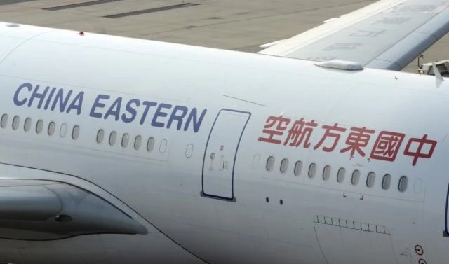 Avión con 133 personas a bordo se estrella en el sur de China.