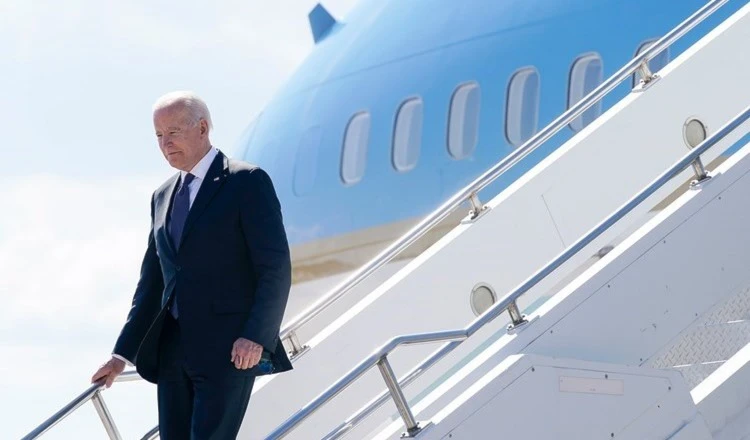 Biden visita Polonia y Bélgica para discutir la respuesta a la operación rusa.