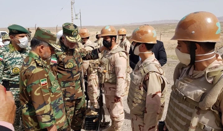 Irán revela entrada en servicio de nuevas armas.