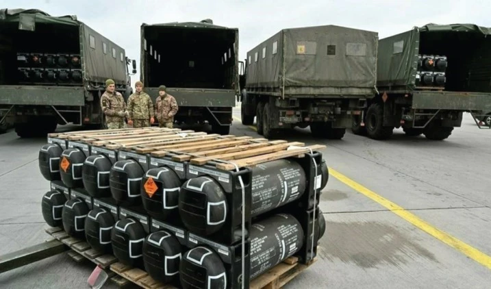 Estados Unidos y Gran Bretaña apoyan a Ucrania con más armas y dinero.