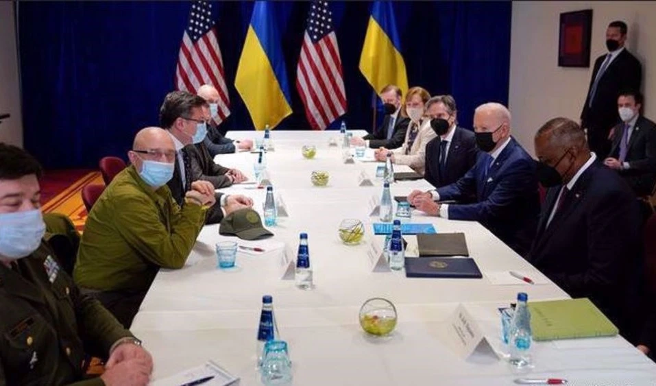 Biden se reúne con los principales ministros ucranianos en Polonia.