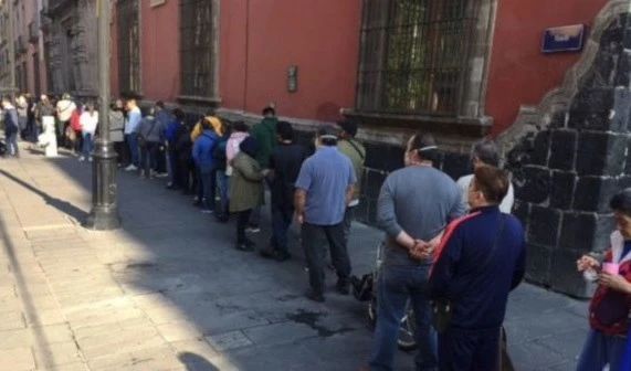 Tranquila jornada de referendo revocatorio en México