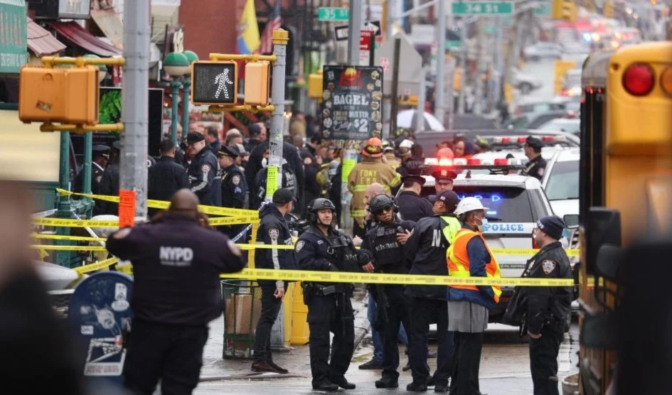 Varios heridos de bala y múltiples explosivos hallados en una estación de metro de Nueva York