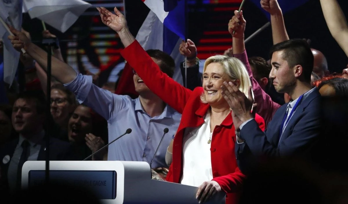 Fiscalía francesa investiga a Le Pen por presunta malversación de fondos. Fiscalía francesa investiga a Le Pen por presunta malversación de fondos.