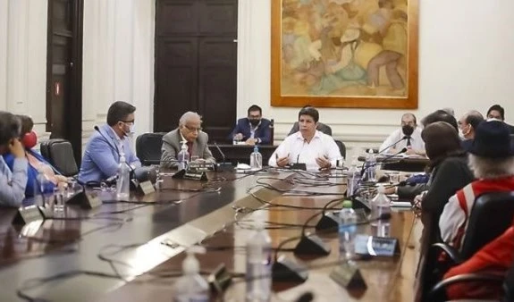 Inicia gobierno peruano diálogo con sectores en paro