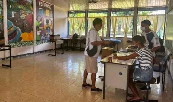 Segunda vuelta presidencial en Costa Rica transcurre con normalidad