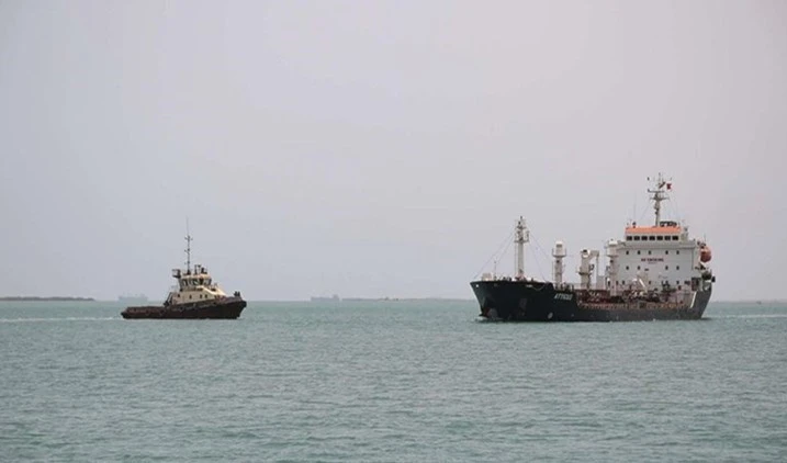 Coalición saudí se apodera de un barco cargado de combustible, denuncia compañía yemení.