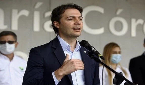 Denuncia alcalde de Medellín que comenzó golpe de Estado en Colombia