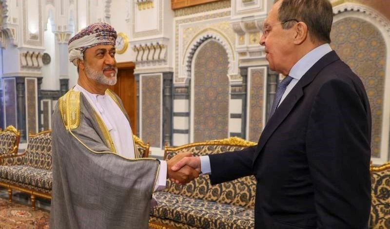Canciller ruso visita Omán.