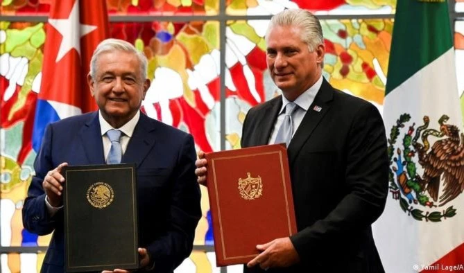 México contratará a más de 500 médicos cubanos.