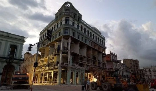 Continúan operaciones de rescate y salvamento en el hotel Saratoga, Cuba