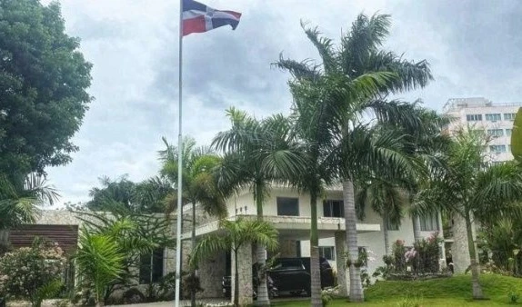 Las autoridades diplomáticas dominicanas exigen el regreso del consejero. Las autoridades diplomáticas dominicanas exigen el regreso del consejero.