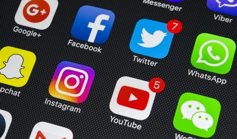Las redes sociales y sus desafíos Las redes sociales y sus desafíos