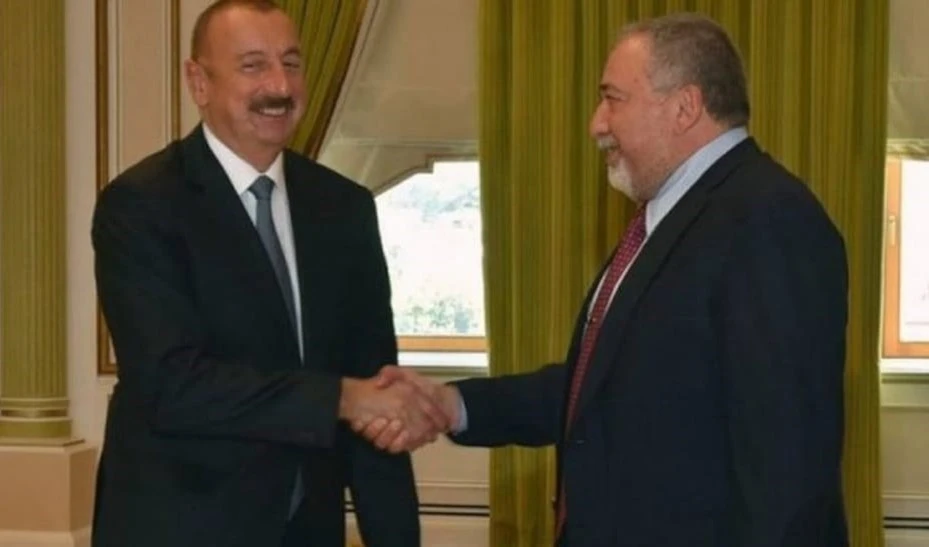 Liberman habla de trigo y estrategia en su visita a Azerbaiyán.