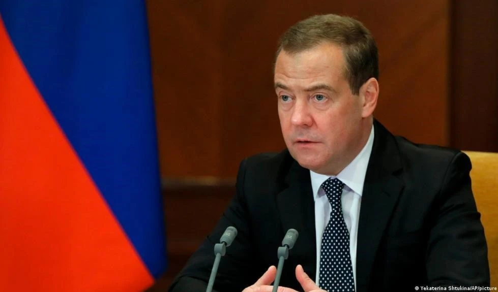 Dmitri Medvédev advirtió que de EE.UU. no desistir, lo que vendría después “no necesita ser explicado”.