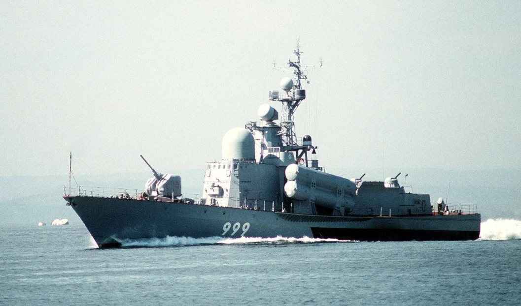 Rusia derriba dos bombarderos sobre la isla de las Serpientes y destruye una corbeta de Ucrania.