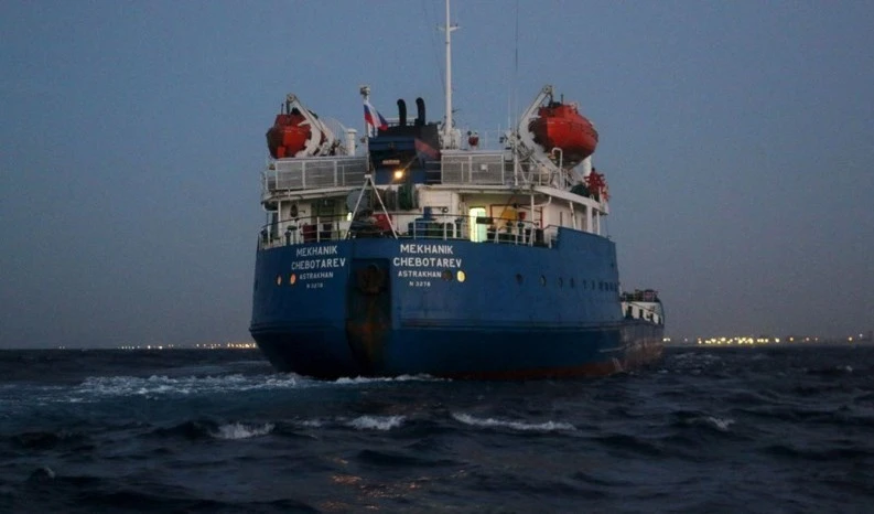 En abril 76 cargueros con bandera griega que transportaron petróleo ruso