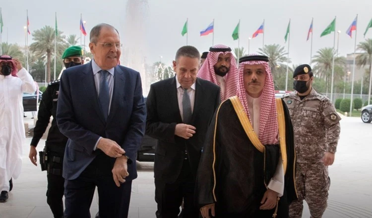Lavrov se reúne con su homólogo saudita.