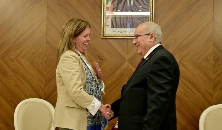 Enviada de ONU y el canciller argelino examinan la situación libia.