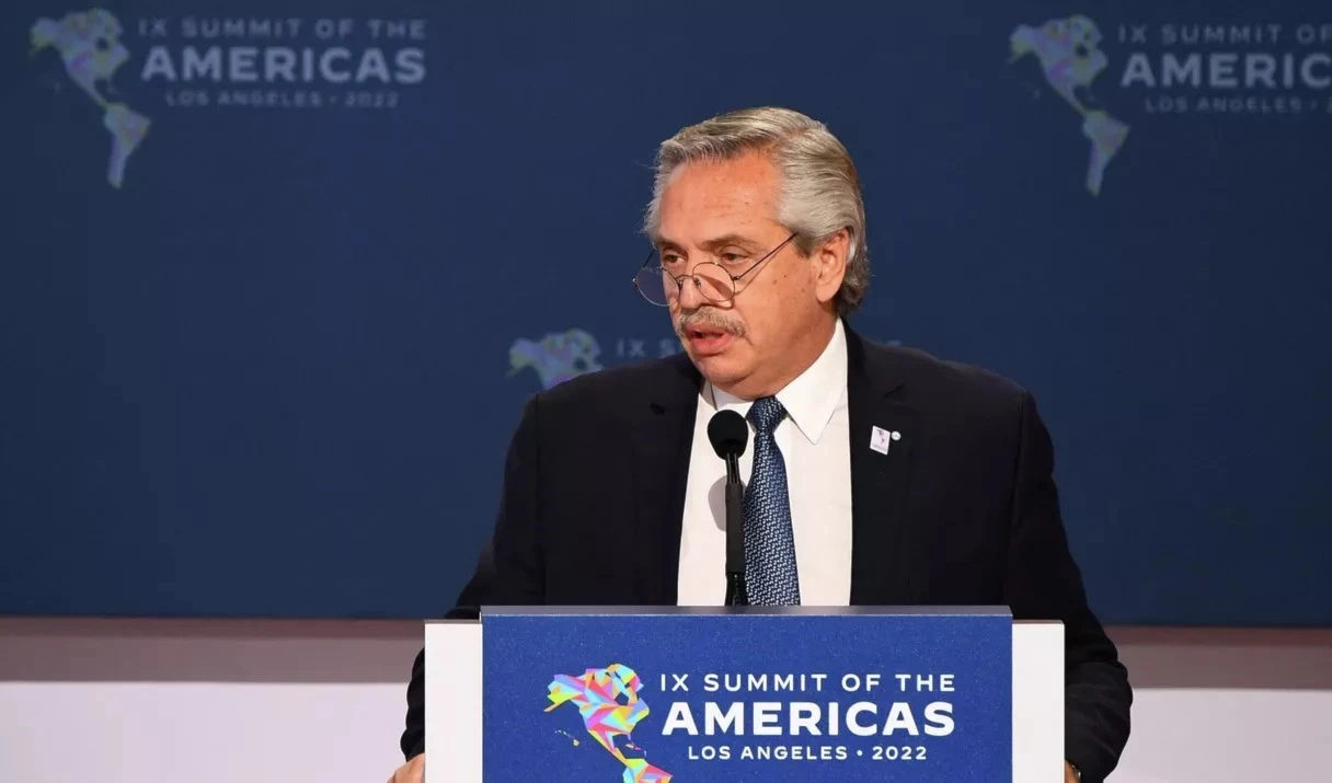 "Lamento que no hayamos estado presentes todos los que deberíamos estar”, afirmó Alberto Fernández. (Foto: AFP)