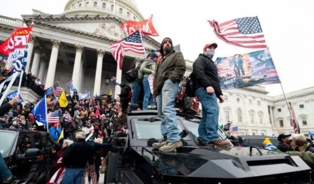 Informe sobre el Capitolio asegura que Trump estaba en el “centro” del asalto