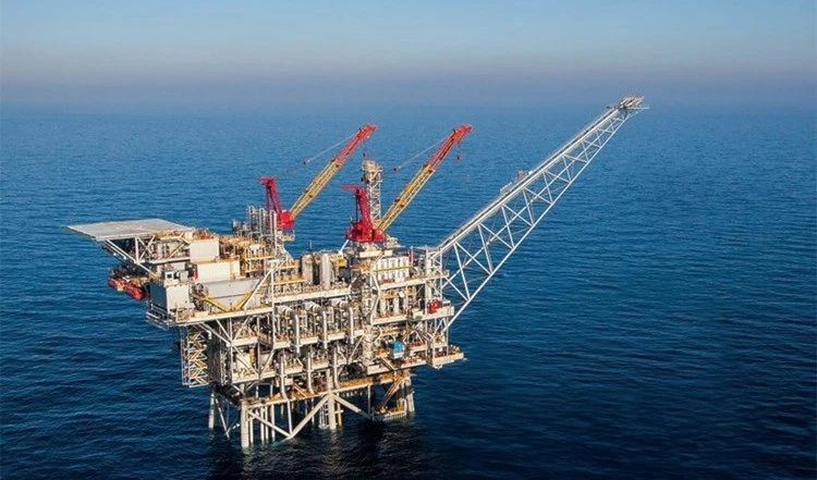 Bakú y Teherán acuerdan desarrollar campos petroleros en el Mar Caspio