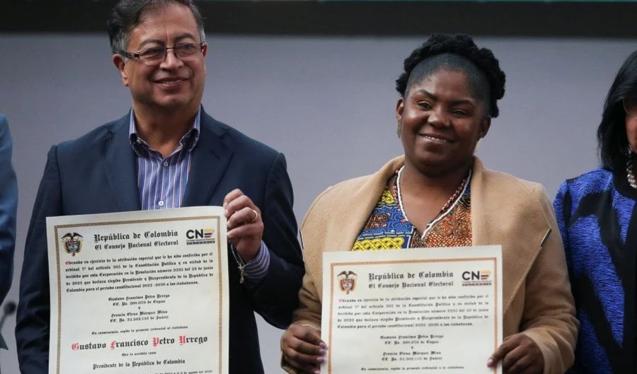 Reciben Gustavo Petro y Francia Márquez credenciales como presidente y vicepresidenta de Colombia