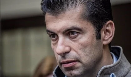 “Fue un honor para mí comenzar la larga marcha para conquistar Bulgaria desde detrás de las escenas”, dijo Petkov en su cuenta en Facebook. “Fue un honor para mí comenzar la larga marcha para conquistar Bulgaria desde detrás de las escenas”, dijo Petkov en su cuenta en Facebook.