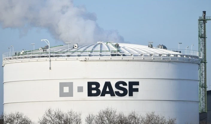 Gigante químico alemán podría cerrar una planta por falta de gas.