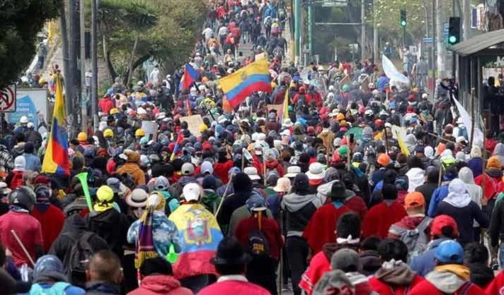 El Presidente desoye las peticiones de las organizaciones indígenas de Ecuador. El Presidente desoye las peticiones de las organizaciones indígenas de Ecuador.