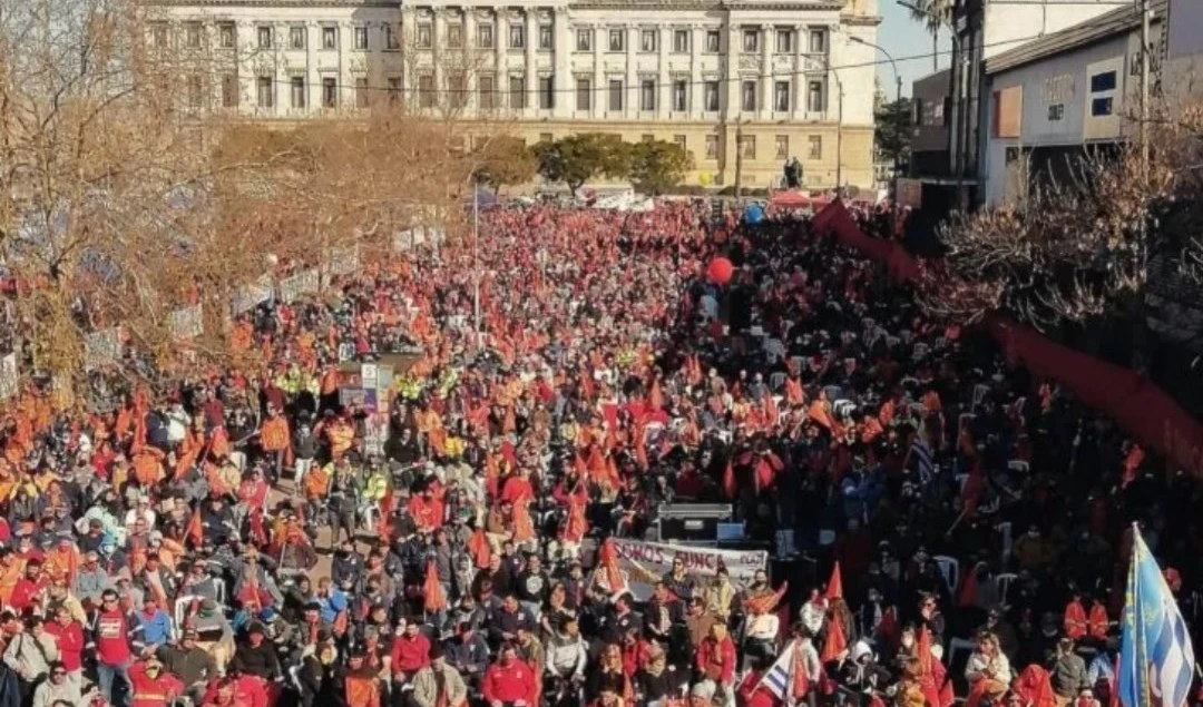 Constructores uruguayos protestan con un paro parcial.