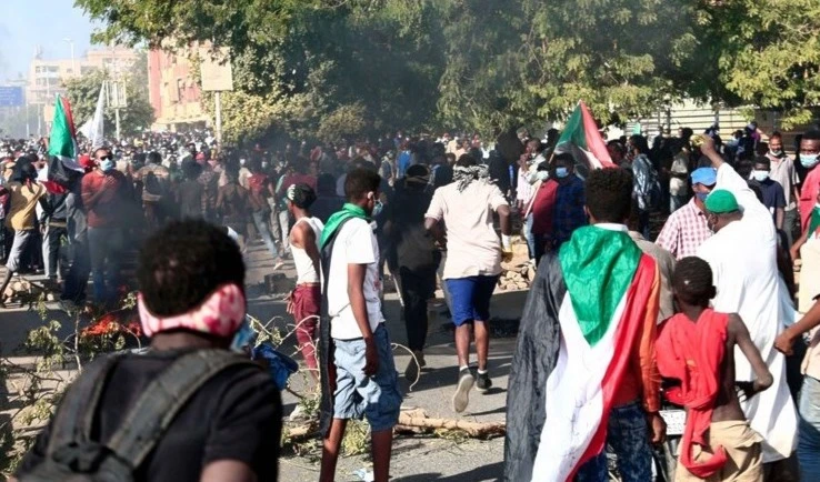 Mueren manifestantes sudaneses en el suburbio de Jartum