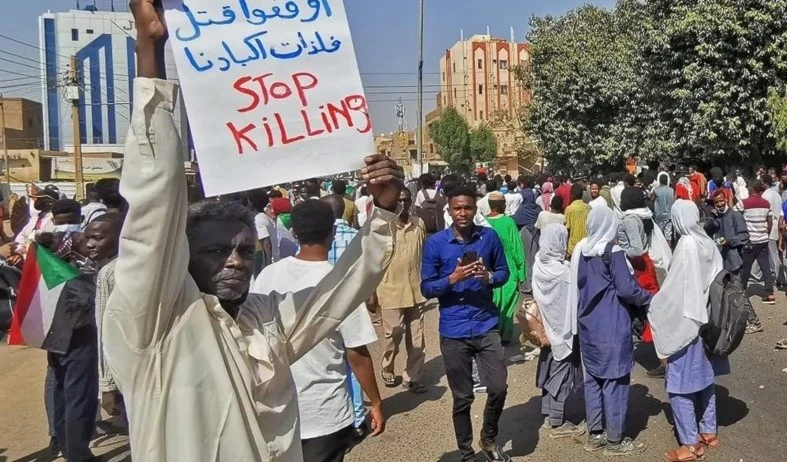 Fuerzas gubernamentales abren fuego contra los manifestantes en Sudán
