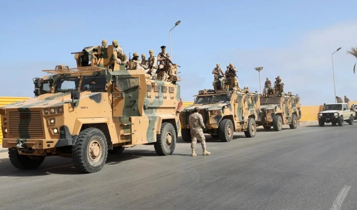 Concentraciones armadas en el centro y oeste de capital libia