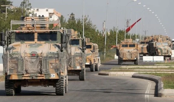 El Ejército sirio envía tropas de refuerzo a las fronteras norteñas del país.