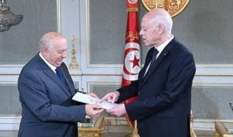 Presidente de la Comisión Nacional Consultiva tunecina repudia texto de Constitución que será sometido a referéndum