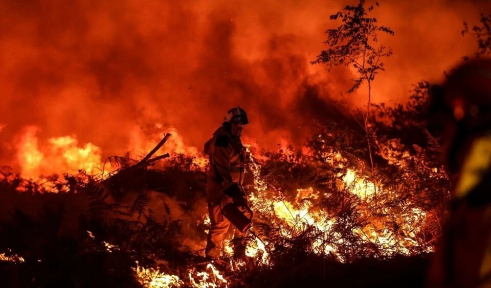 Más incendios al sureste de Francia consumen cientos de hectáreas. Foto AFP. Más incendios al sureste de Francia consumen cientos de hectáreas. Foto AFP.