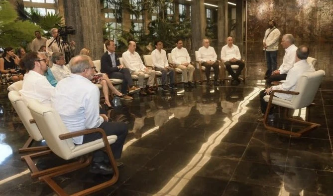 Díaz-Canel se reúne con negociadores de paz de Colombia