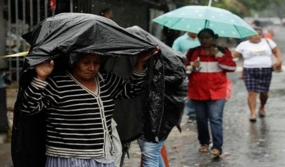 Intensas lluvias ponen en alerta naranja a capital de El Salvador