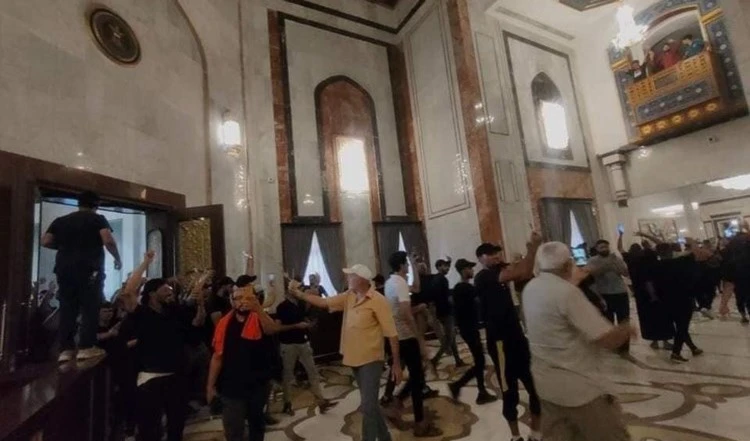 Seguidores de Al-Sadr asaltan el Palacio de Presidencial en Bagdad.