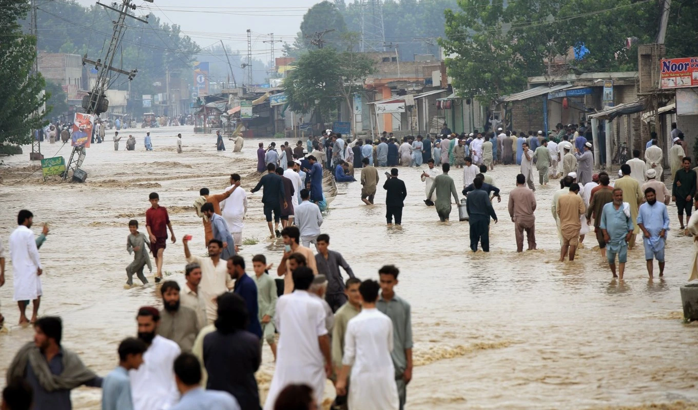 Un área inundada en el distrito de Charsadda, en la provincia de Khyber Pakhtunkhwa. Foto: EFE.