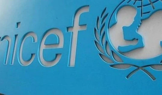 En medio de grandes desafíos, niños palestinos regresan a la escuela